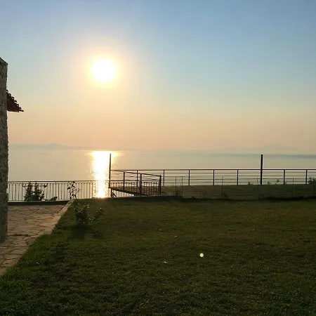 The Blue Firefly, Potidaia #feelslikehome Nyaraló *