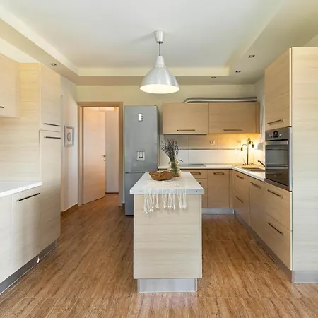 The Blue Firefly, Potidaia #feelslikehome